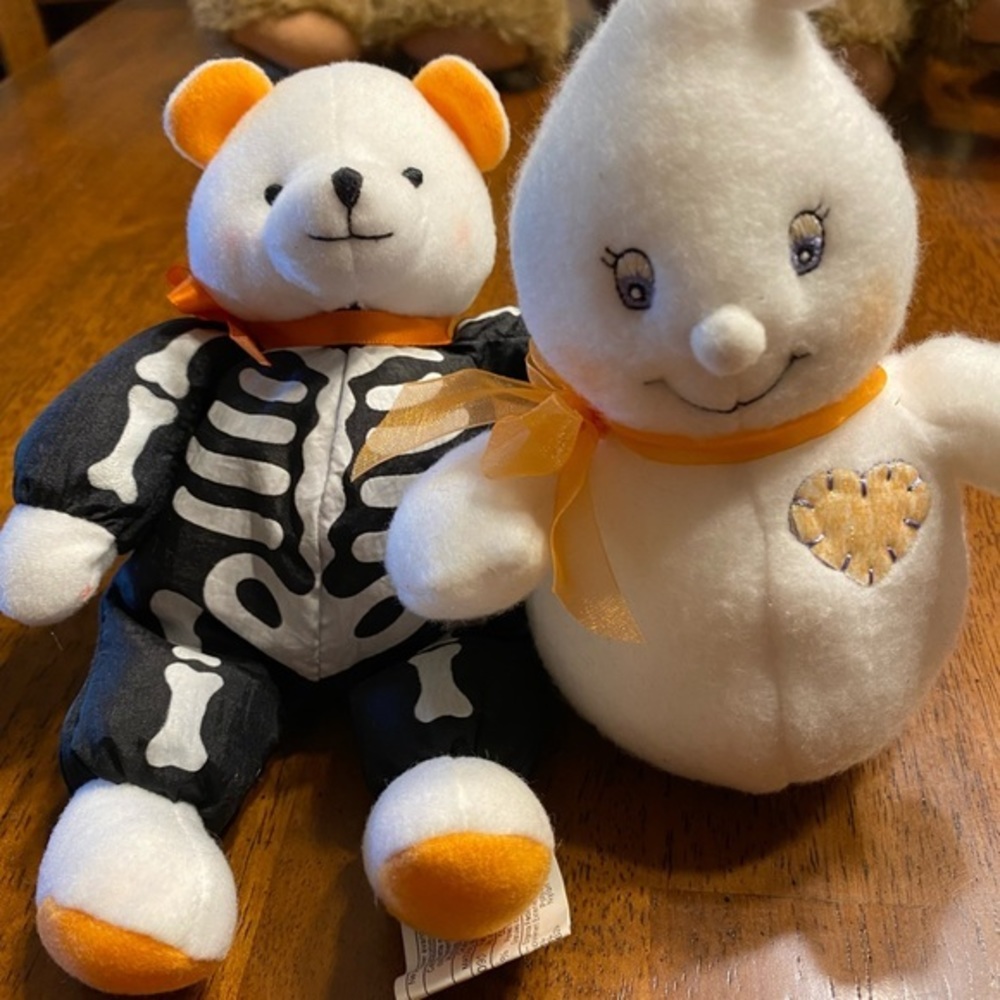 Hallmark‎ collectible Halloween plush.